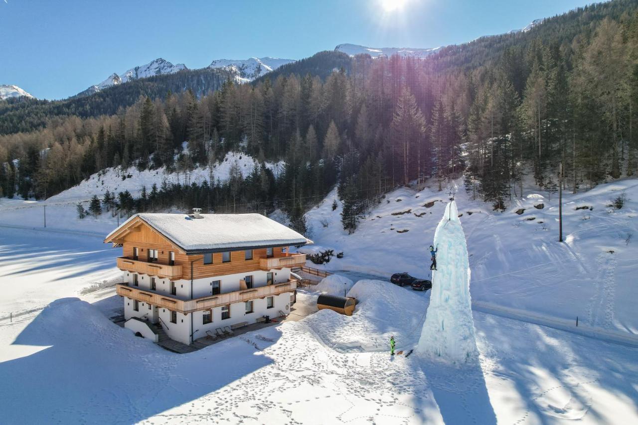 Nedererhof - Zimmer Enzian Mit Gemeinschaftskueche Schmirn Esterno foto